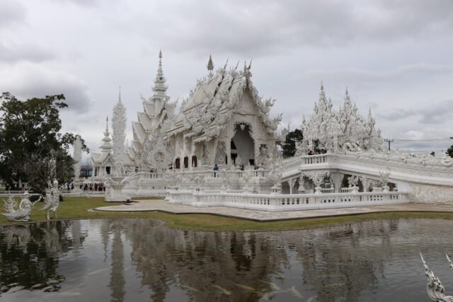 Chalermchai Kositpipat - Wat Rong Khun